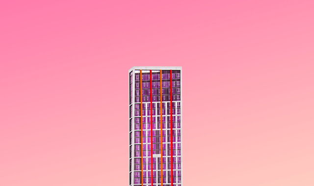 Moderne Architektur vor pinkem Himmel