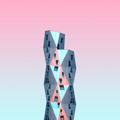 Modernes Haus vor rosa Himmel